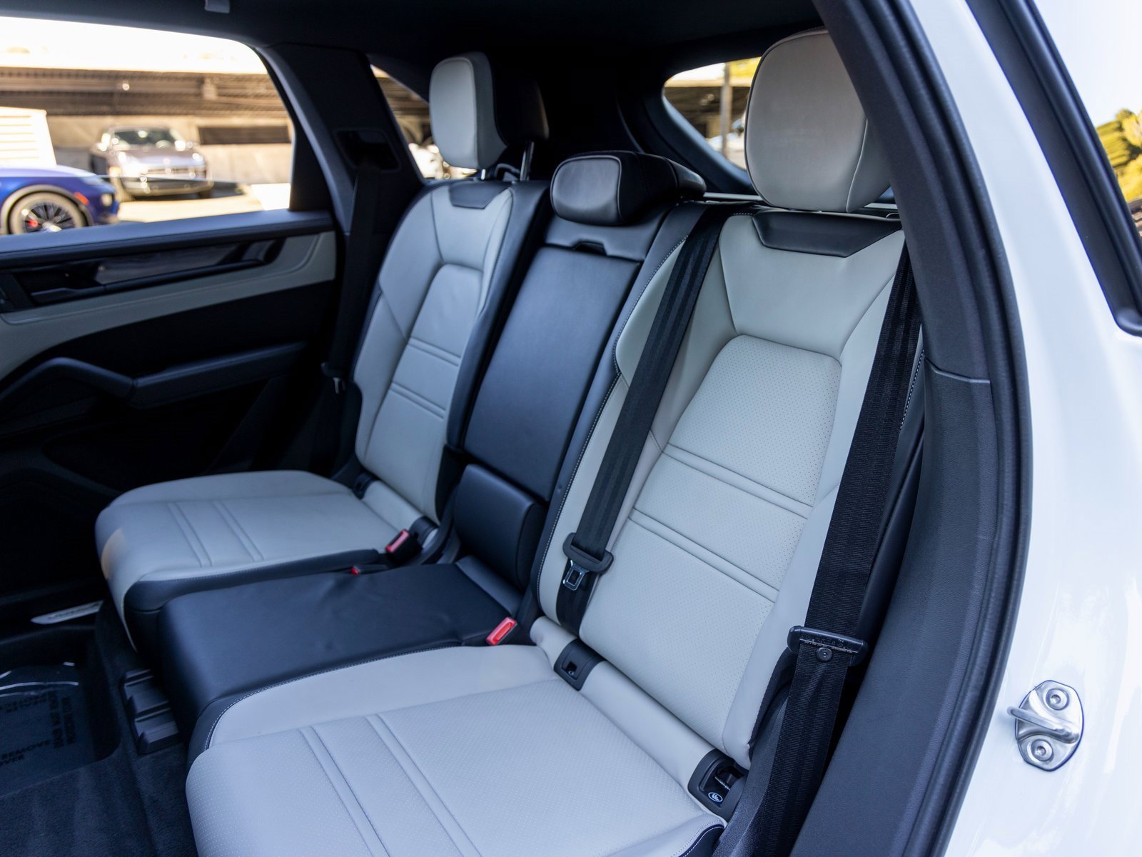 Certified 2025 Porsche Cayenne image 46