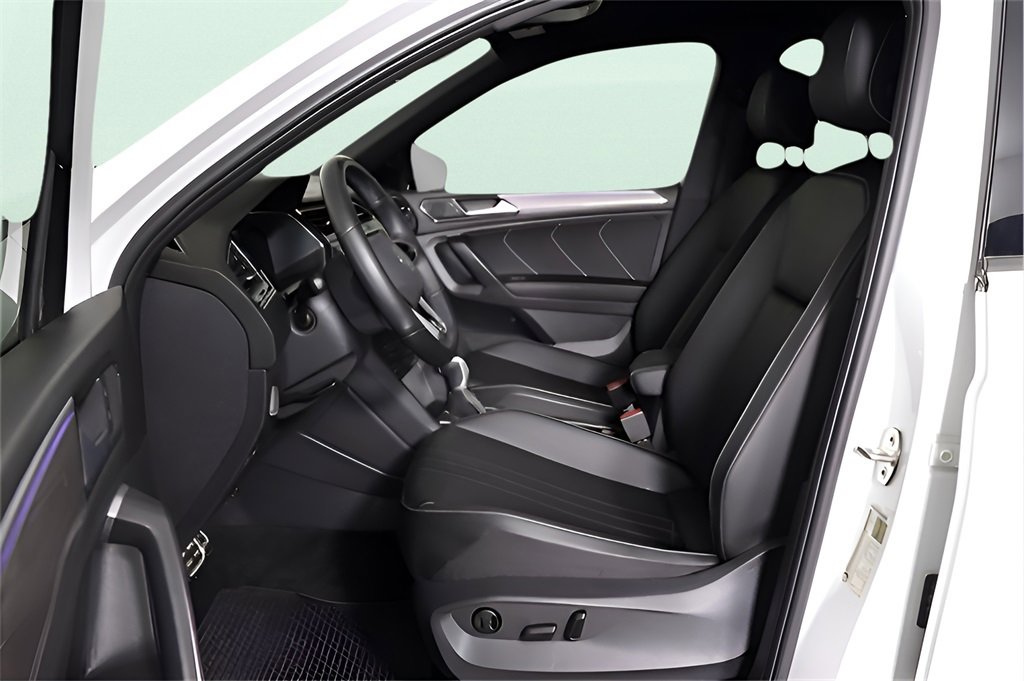 Used 2023 Volkswagen Tiguan SE R-Line image 19