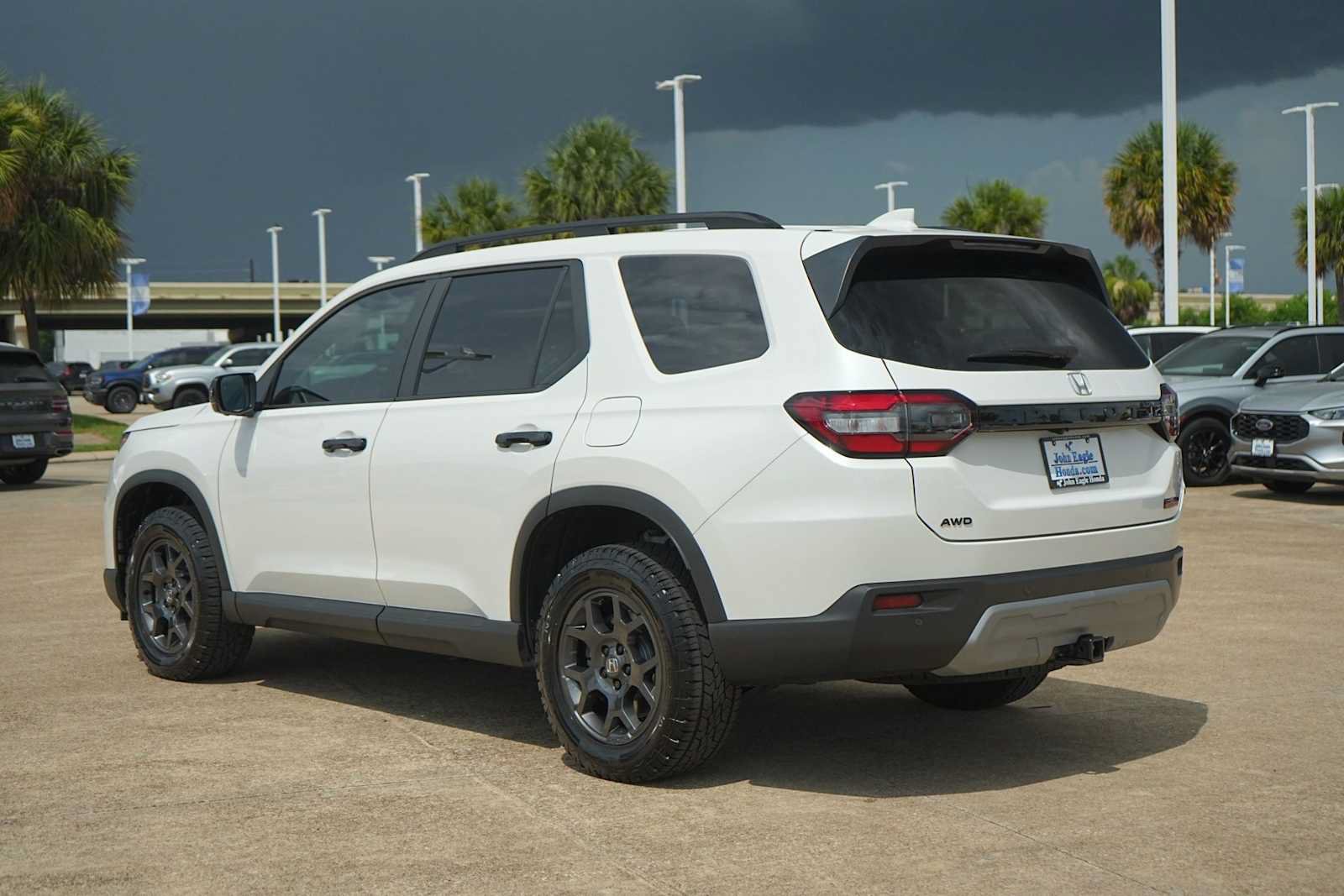 Used 2025 Honda Pilot TrailSport image 4