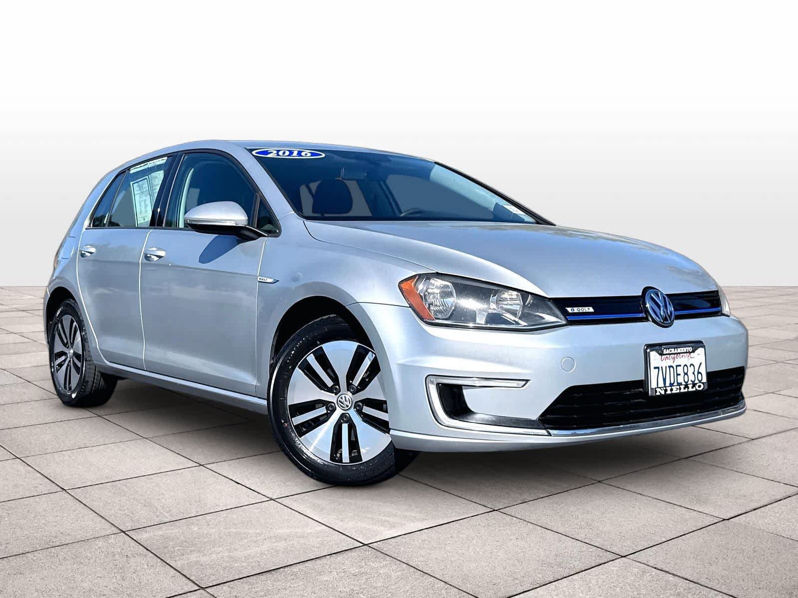 Used 2016 Volkswagen e-Golf SE w/ DC Fast Charging Package FWD image 2