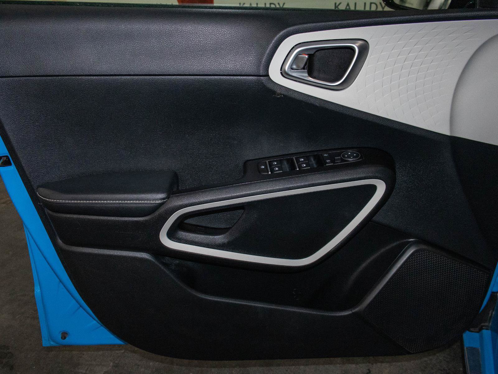 Used 2023 Kia Soul GT-Line FWD image 11
