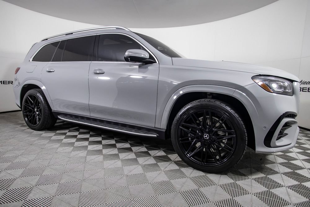 Used 2025 Mercedes-Benz GLS 580 4MATIC image 2