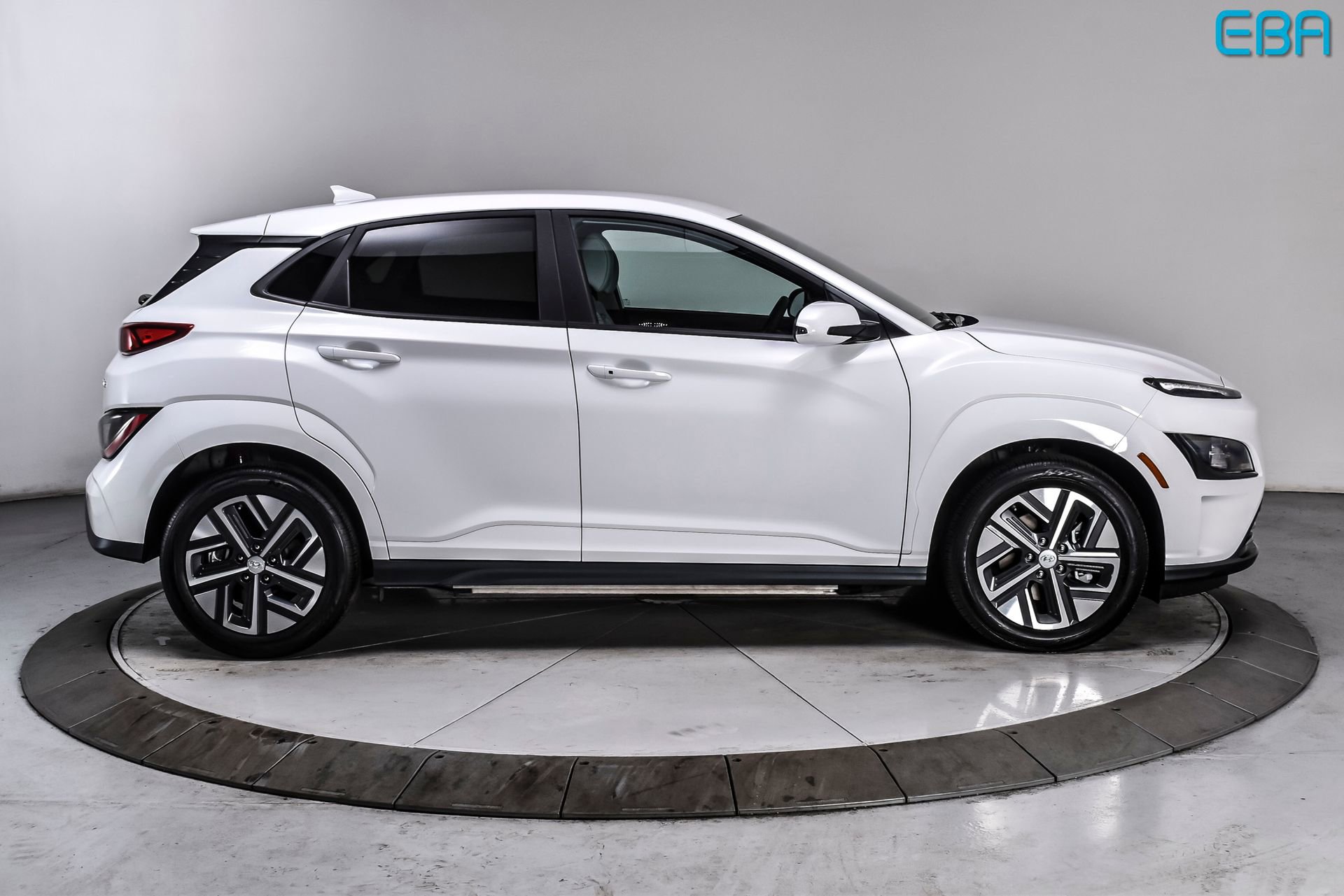 Used 2023 Hyundai Kona SE w/ Cargo Package FWD image 7