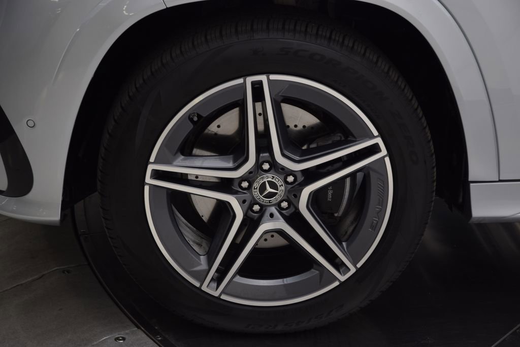 Used 2025 Mercedes-Benz GLS 450 4MATIC image 12