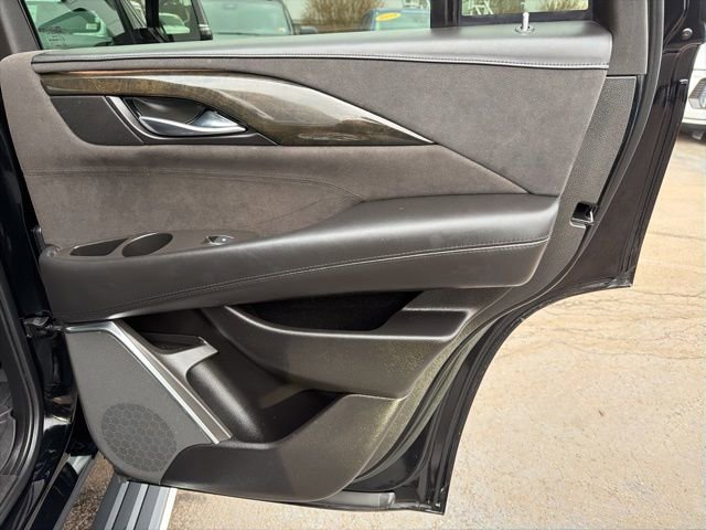 Used 2016 Cadillac Escalade Platinum image 27