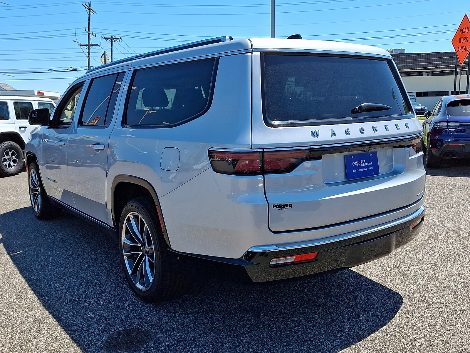Used 2024 Jeep Wagoneer L Series III w/ Premium Group I AWD/4WD image 8