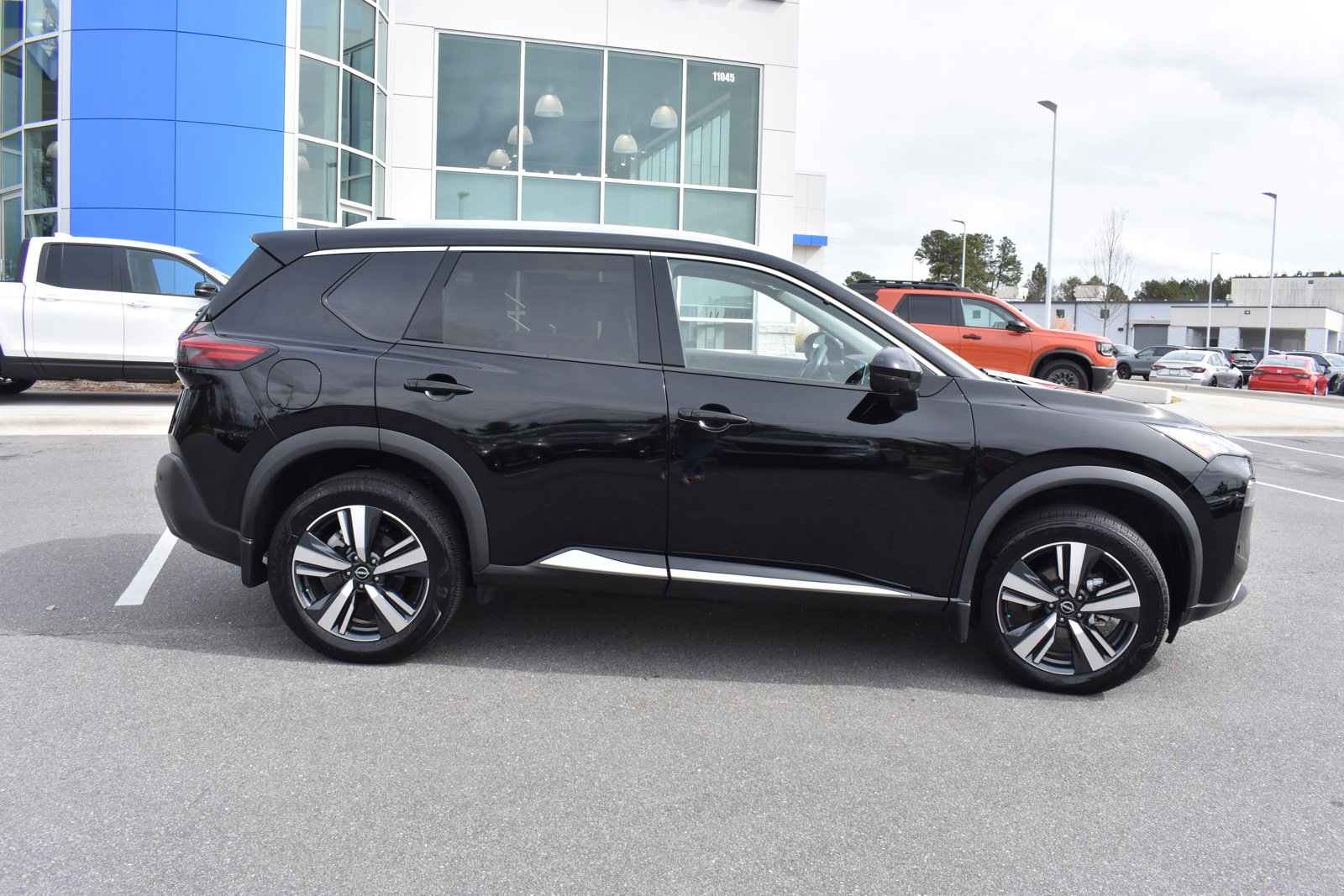 Used 2023 Nissan Rogue SL image 10