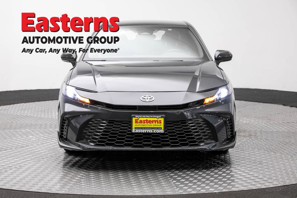 Used 2025 Toyota Camry SE FWD image 2
