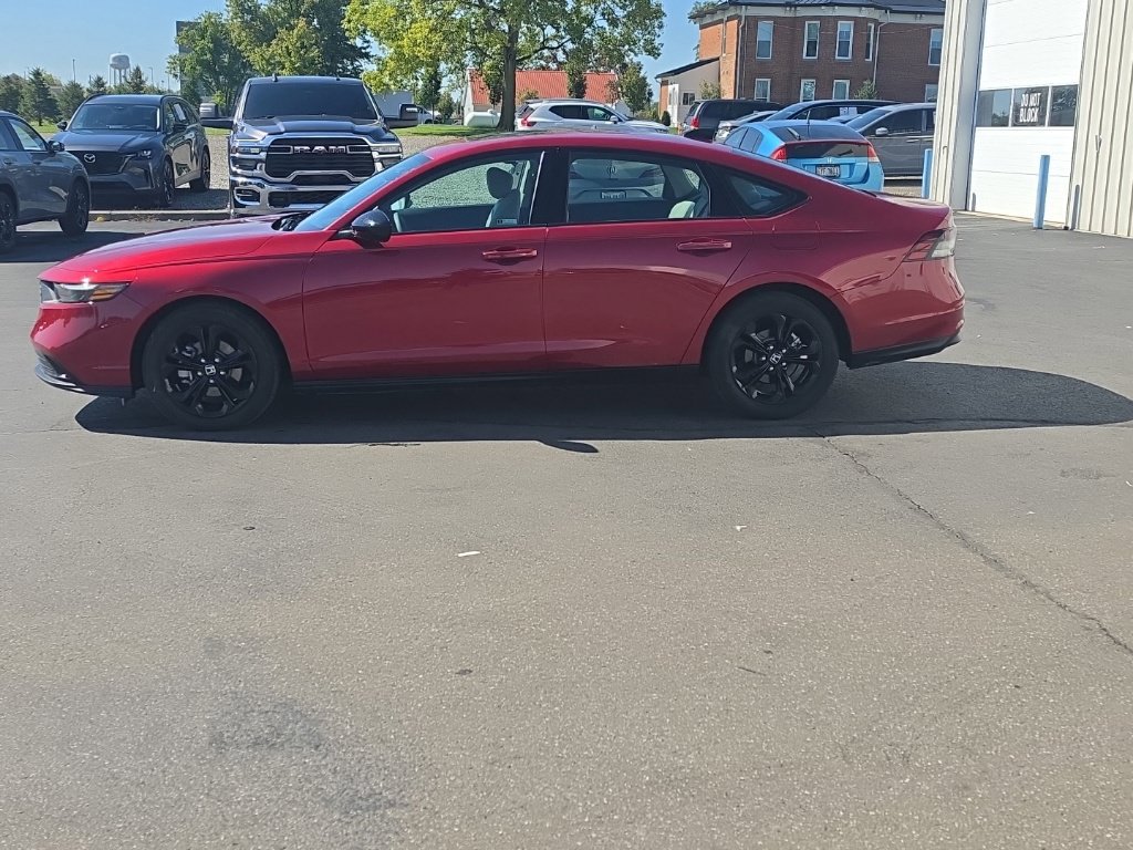 Certified 2025 Honda Accord SE image 4
