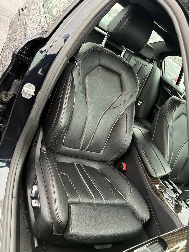 Used 2019 BMW 530i xDrive w/ M Sport Package image 18