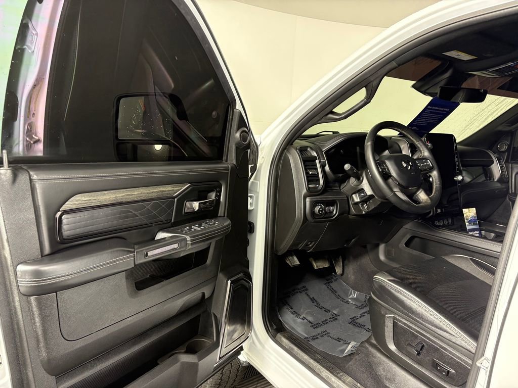 Used 2025 RAM 2500 Limited AWD/4WD image 11