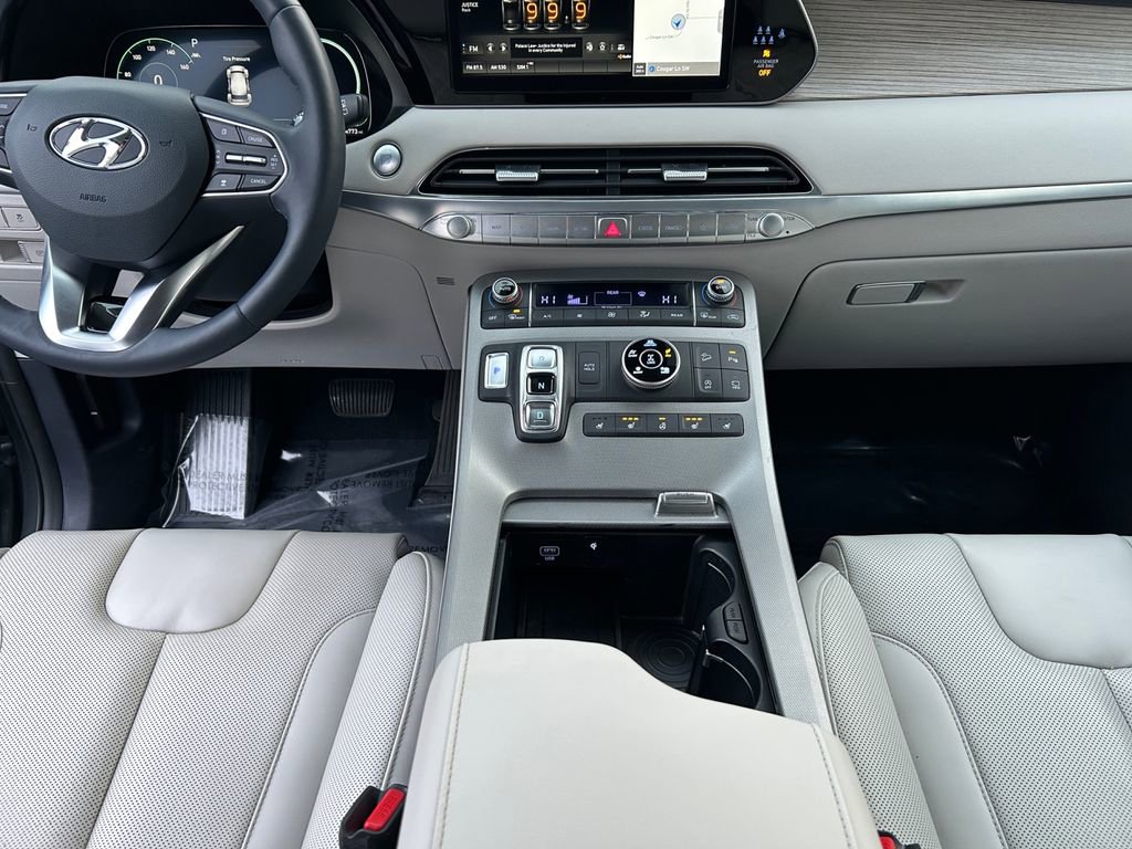 Certified 2022 Hyundai Palisade Limited w/ Winter Package image 13
