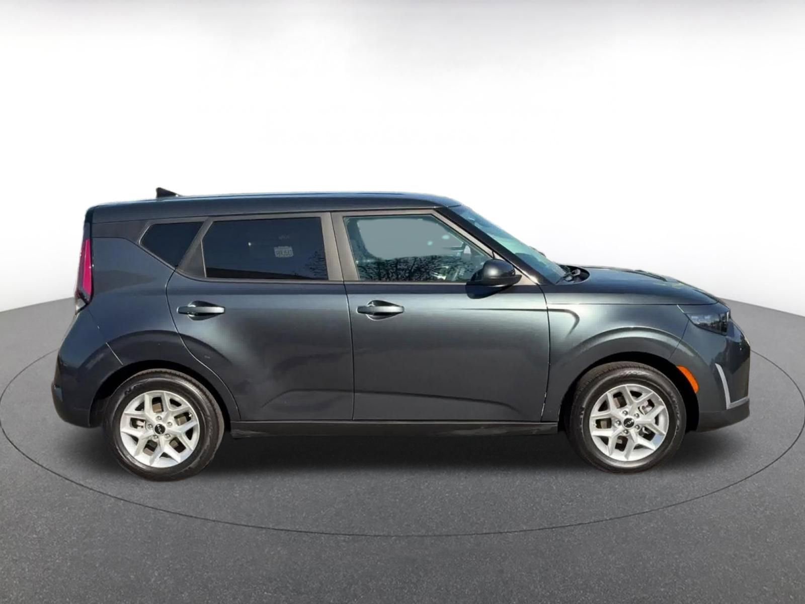 Used 2025 Kia Soul LX w/ LX Technology Package image 16