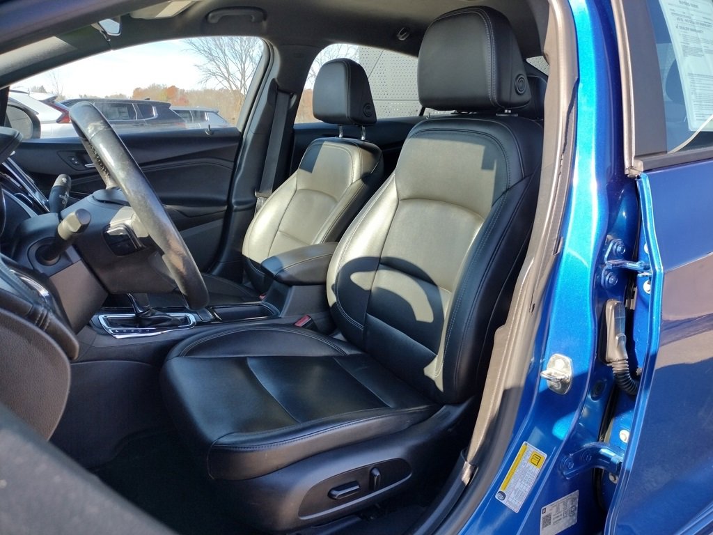 Used 2019 Chevrolet Cruze Premier image 2