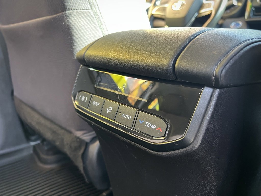Used 2021 Toyota Highlander LE image 36