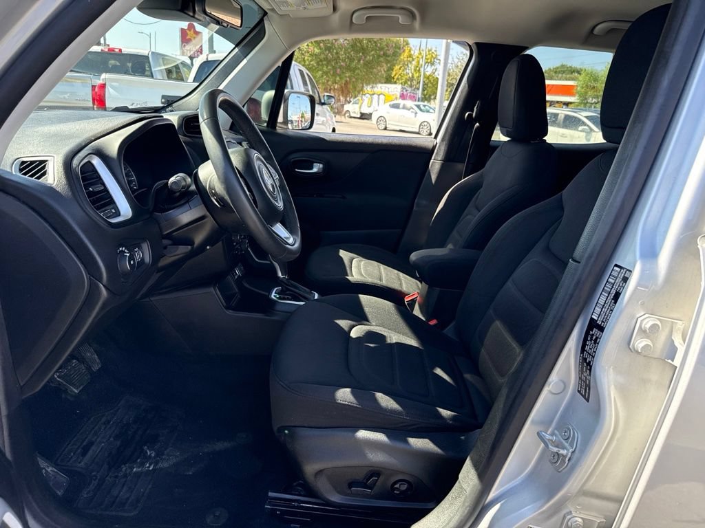 Used 2020 Jeep Renegade Latitude w/ Popular Equipment Group FWD image 6