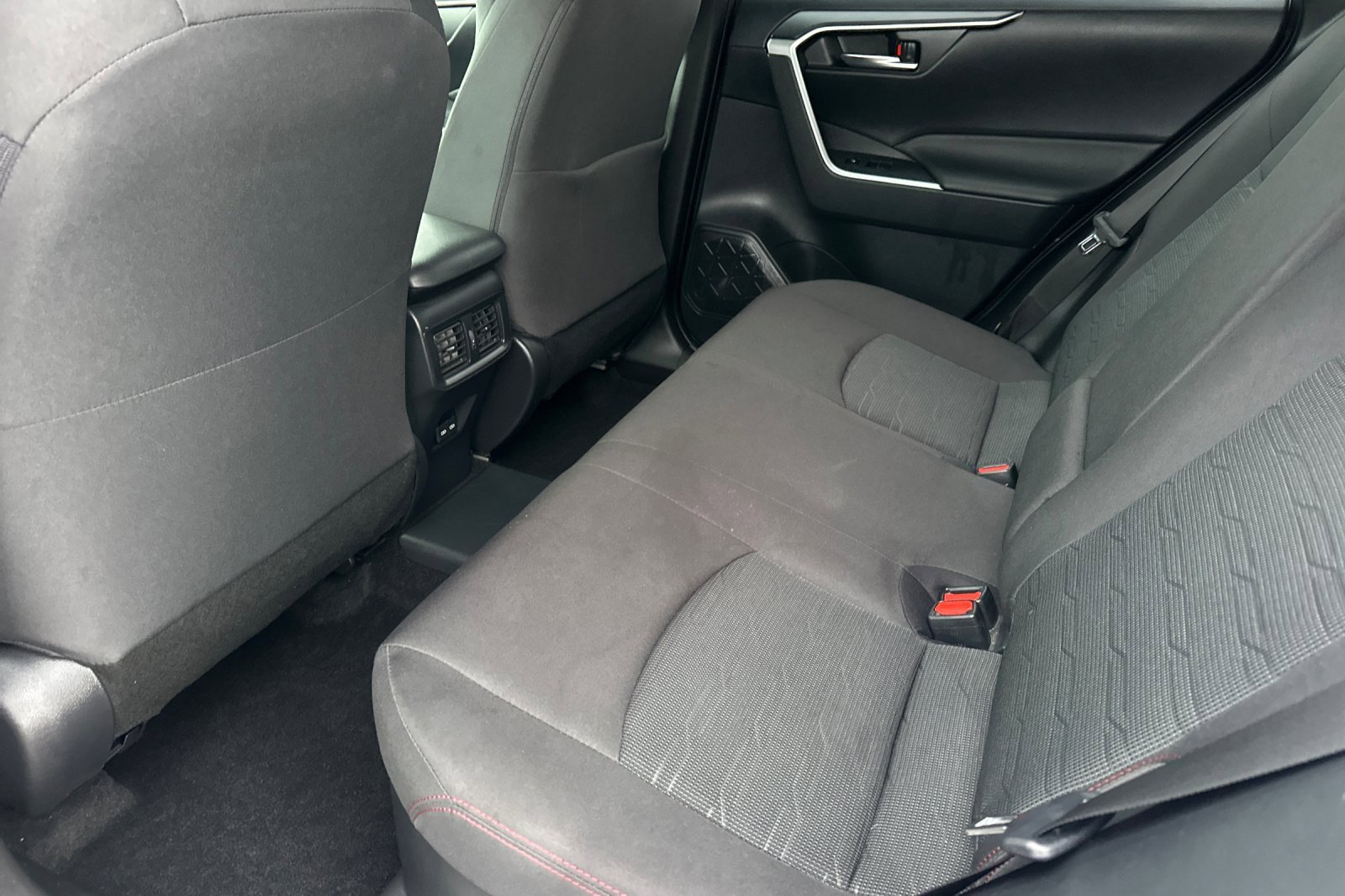 Used 2023 Toyota RAV4 SE w/ Weather & Moonroof Package image 12