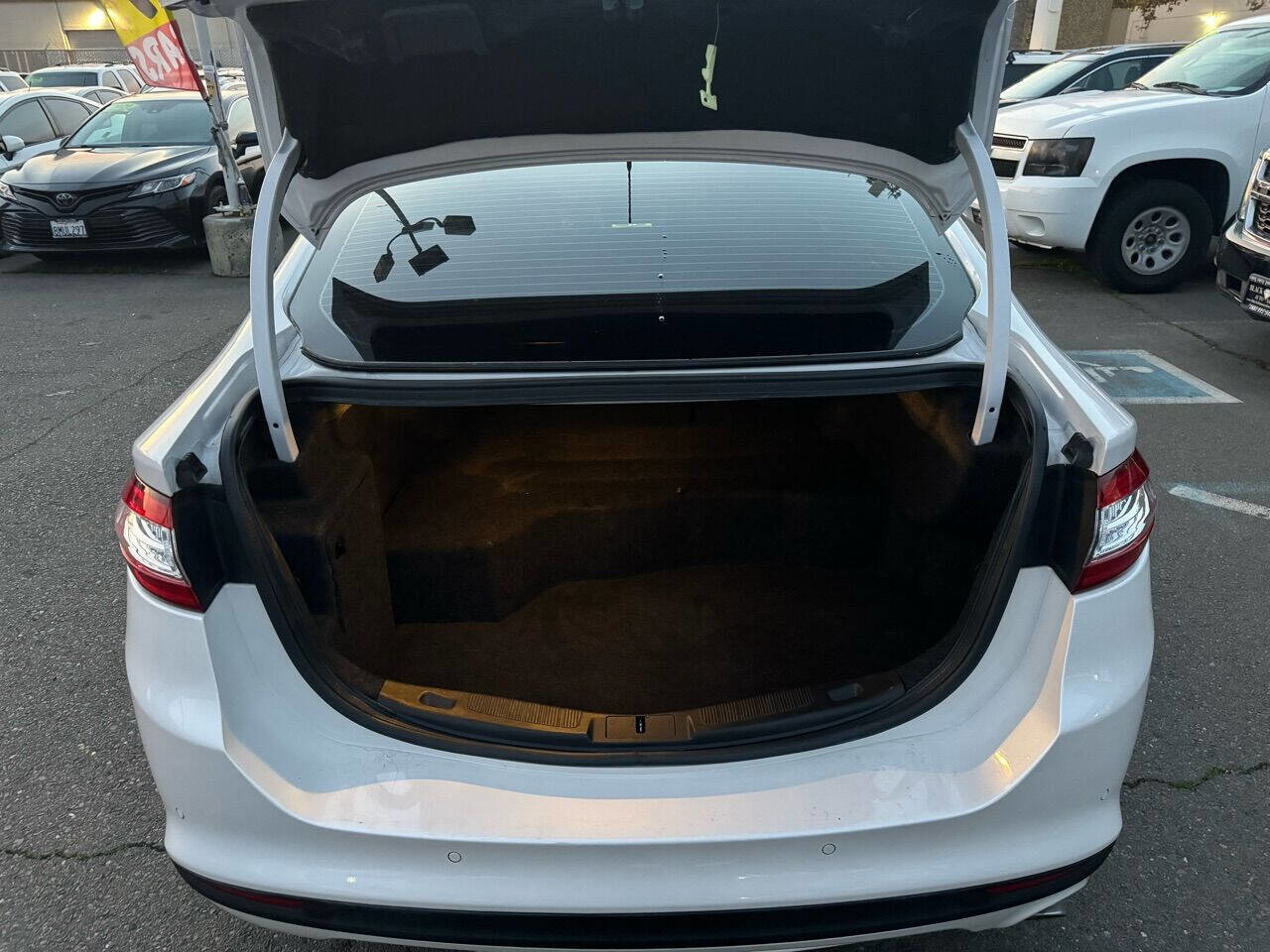 Used 2016 Ford Fusion SE image 19