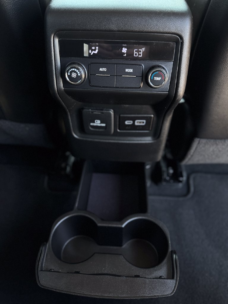 Used 2023 GMC Acadia SLT AWD/4WD image 31