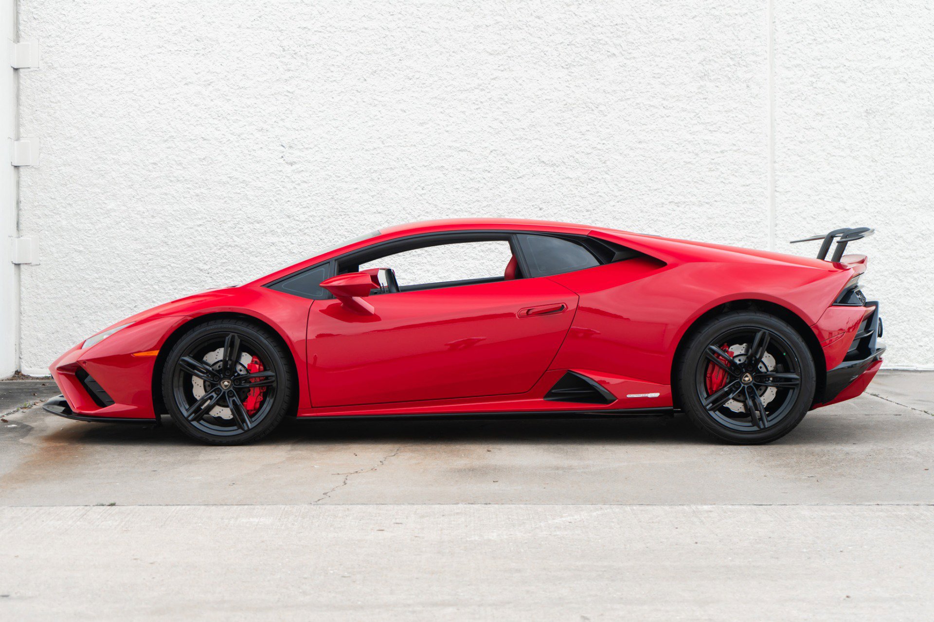 Used 2021 Lamborghini Huracan EVO RWD image 3