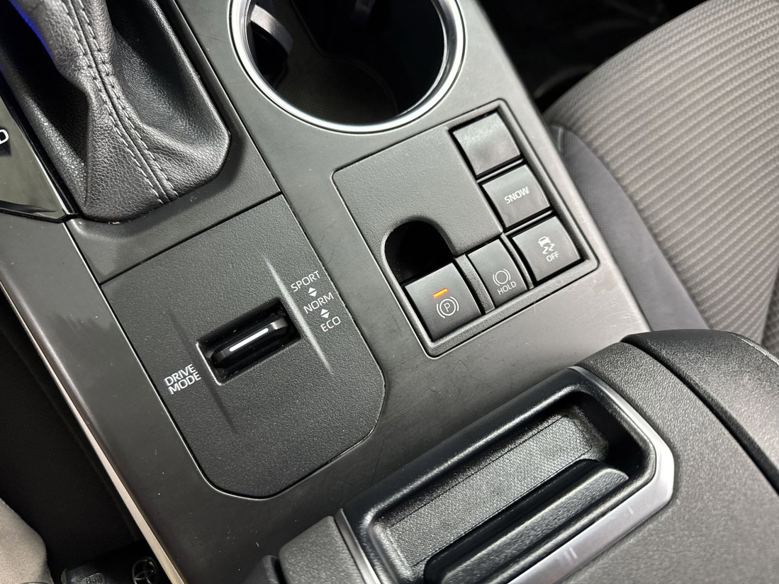 Used 2023 Toyota Highlander LE image 37