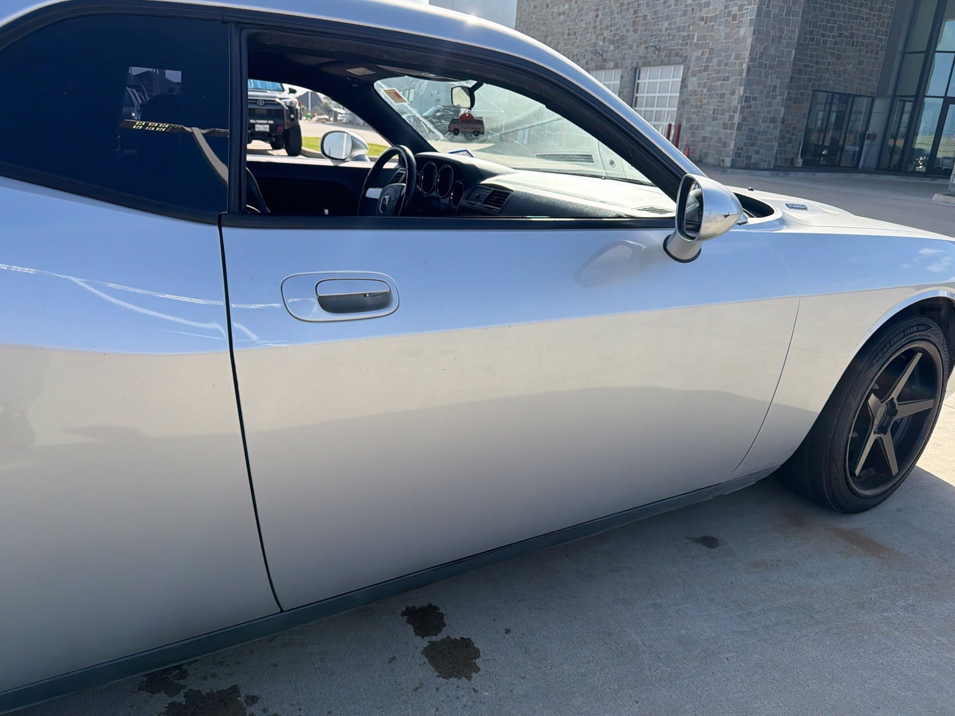 Used 2009 Dodge Challenger R/T RWD image 2