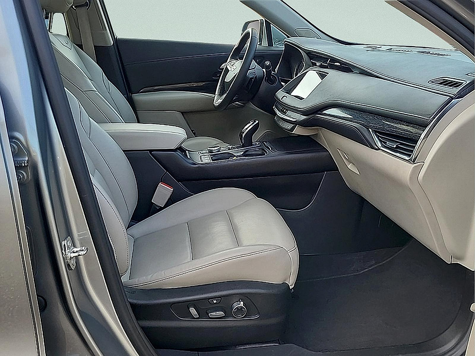 Used 2023 Cadillac XT4 Premium Luxury w/ Sun And Sound Package AWD/4WD image 10