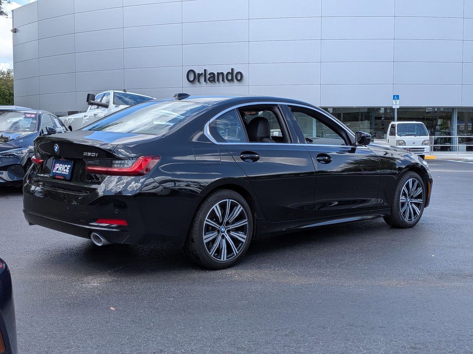 Used 2025 BMW 330i xDrive Sedan AWD/4WD image 9