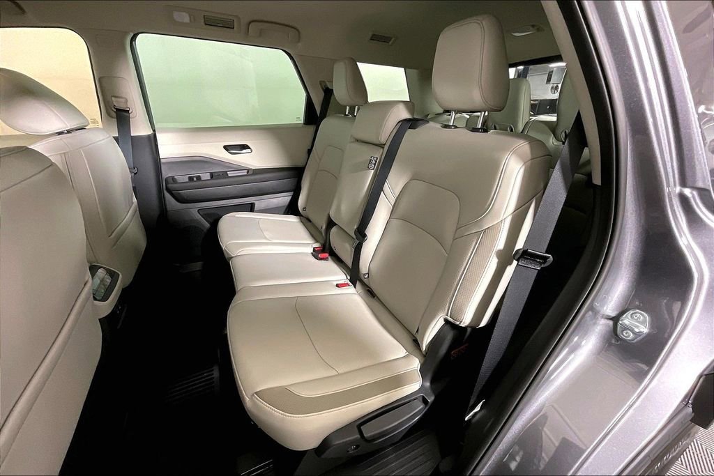 New 2026 Nissan Pathfinder SL image 15