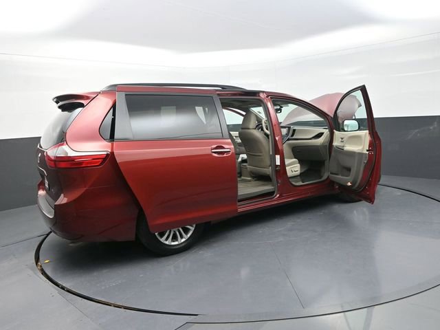 Used 2016 Toyota Sienna XLE image 39