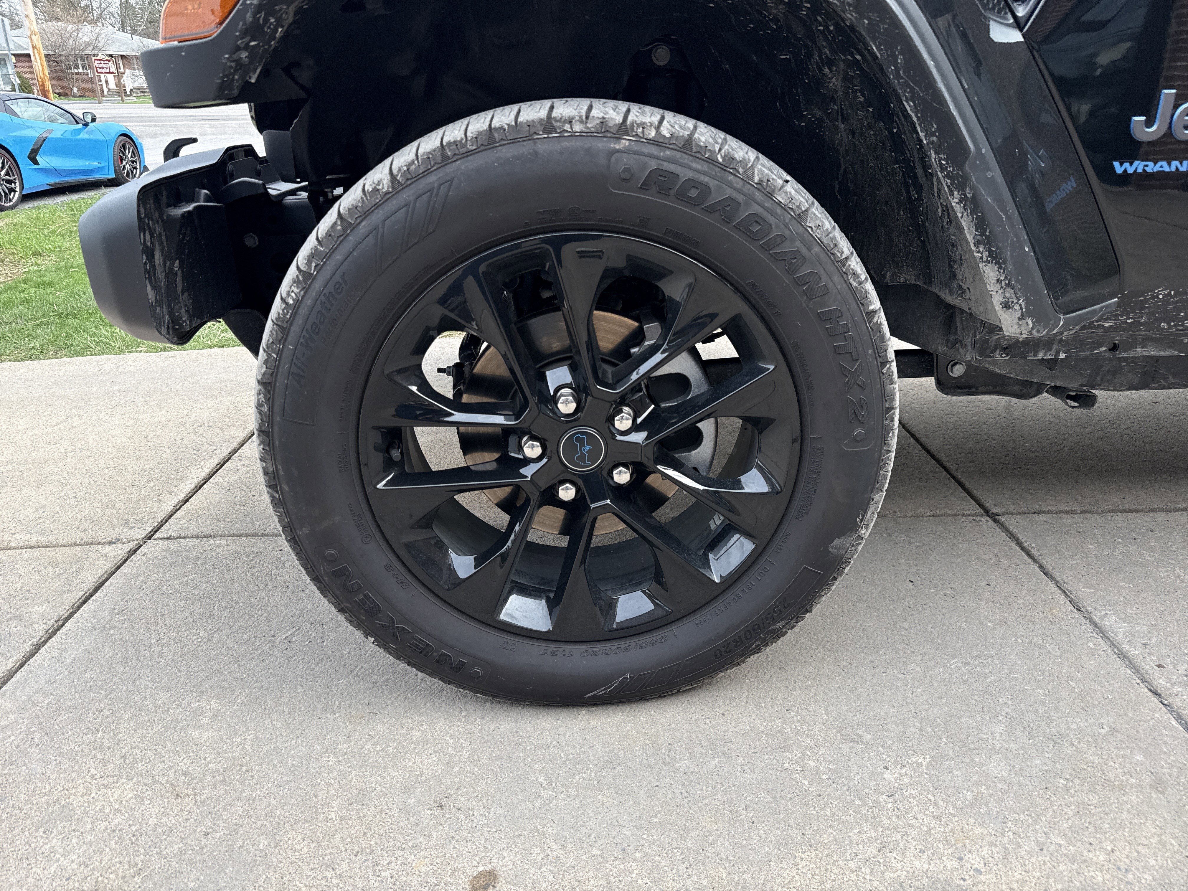 Used 2025 Jeep Wrangler Sahara image 1