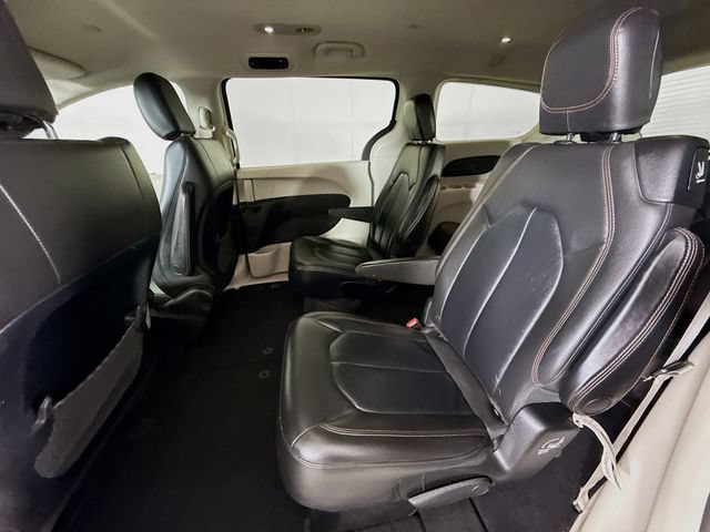 Used 2017 Chrysler Pacifica Touring-L FWD image 23