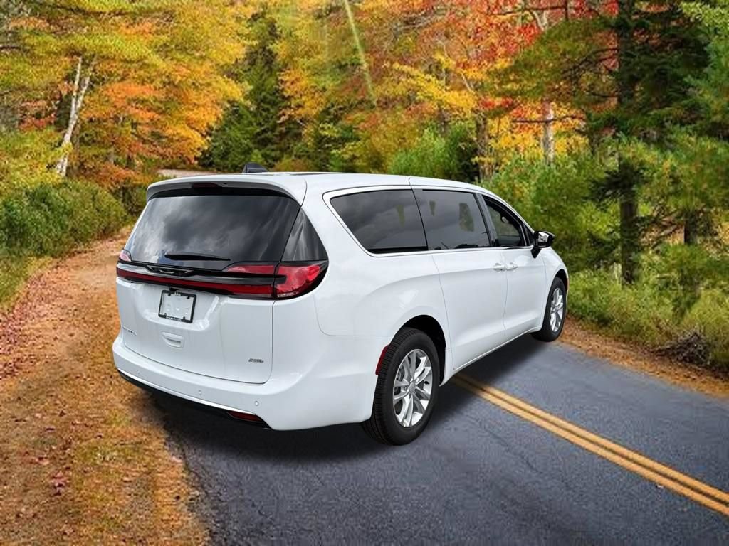 New 2027 Chrysler Pacifica Select AWD/4WD image 3