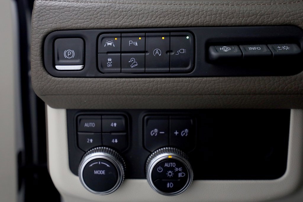 Used 2021 GMC Yukon Denali w/ Denali Premium Package image 27