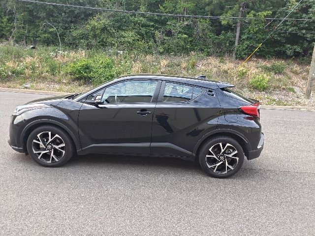 Used 2022 Toyota C-HR XLE FWD image 5
