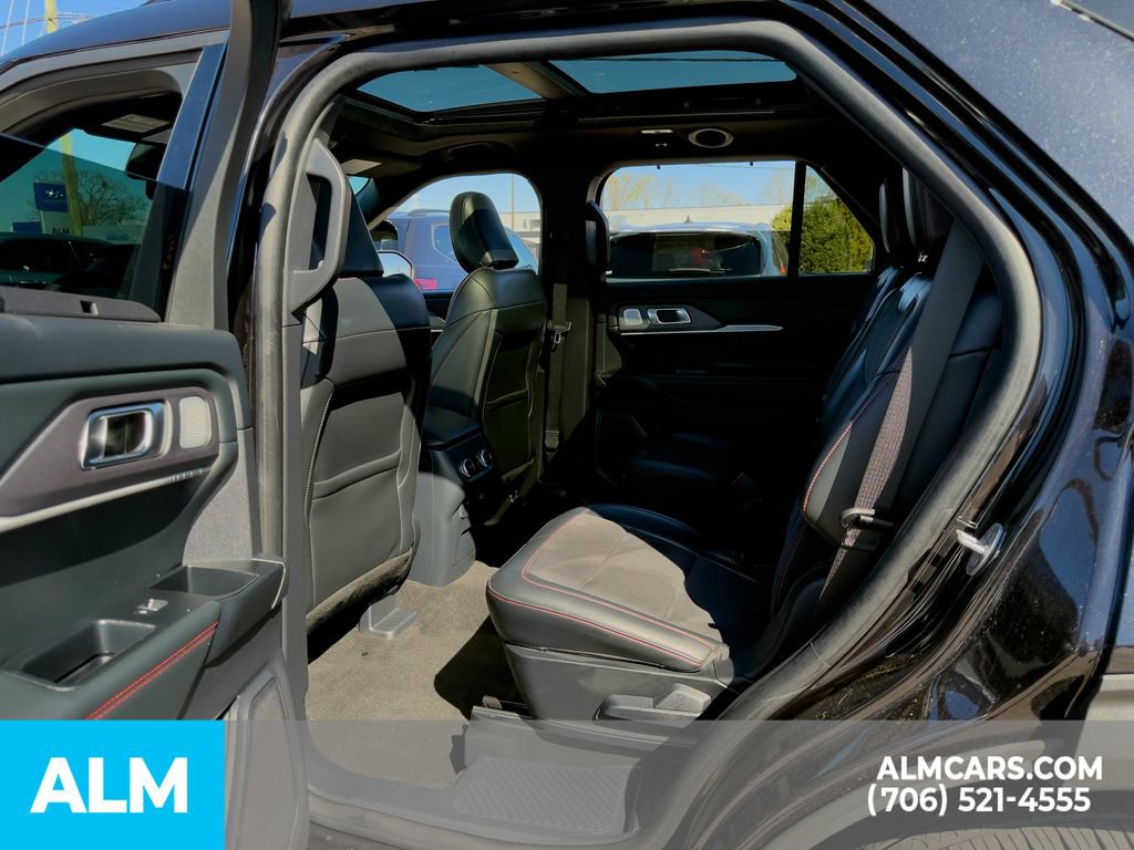 Used 2025 Ford Explorer ST image 17