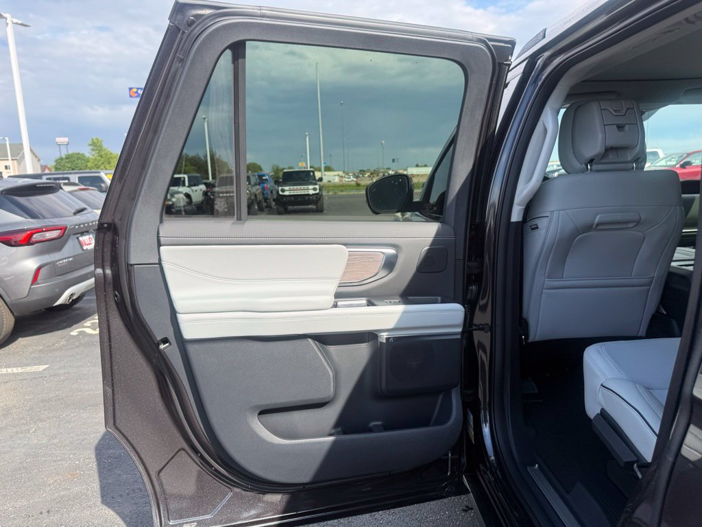 New 2026 Ford Expedition Max Platinum w/ Platinum Ultimate Package AWD/4WD image 35