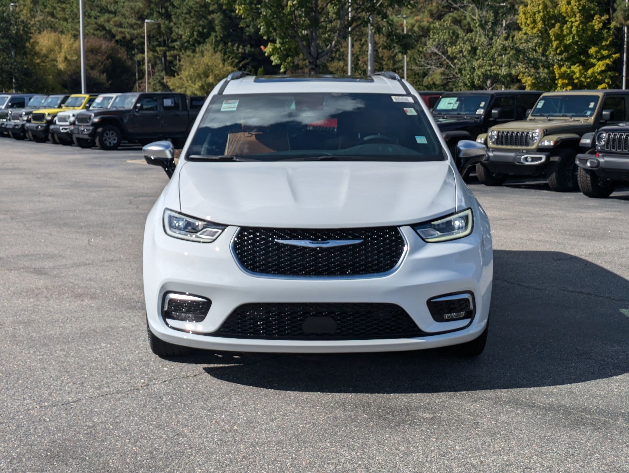 New 2026 Chrysler Pacifica Pinnacle image 2