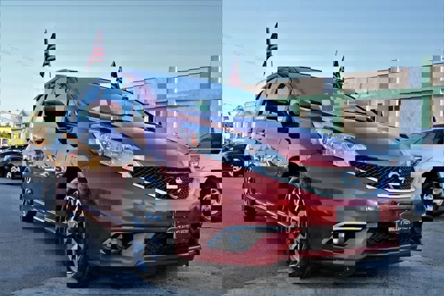 Used 2015 Nissan Versa Note SR w/ SR Tech Package image 1