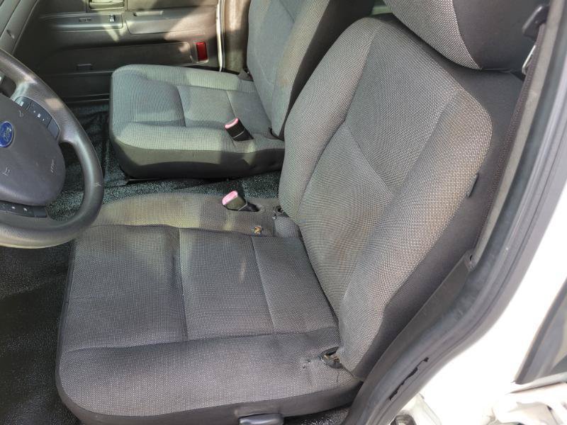 Used 2010 Ford Crown Victoria Police Interceptor RWD image 11
