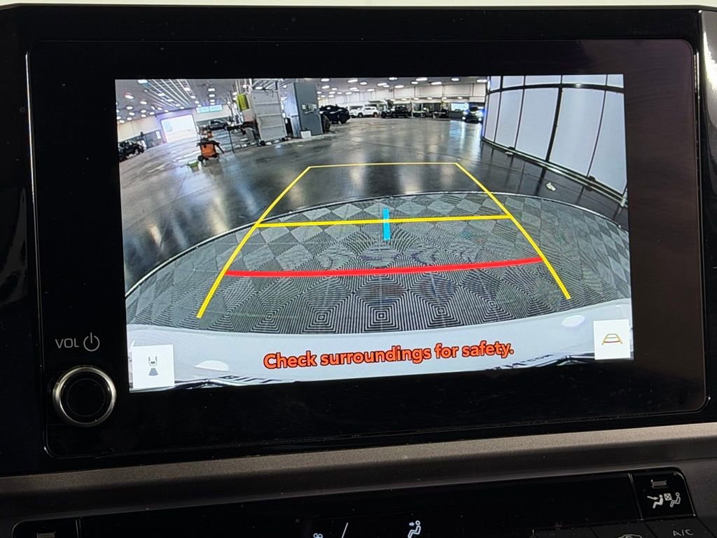 Used 2025 Toyota Camry SE image 19