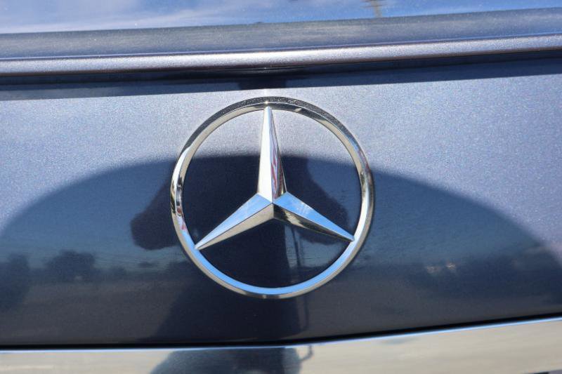 Used 2015 Mercedes-Benz E 400 4MATIC Sedan w/ Lighting Package image 9