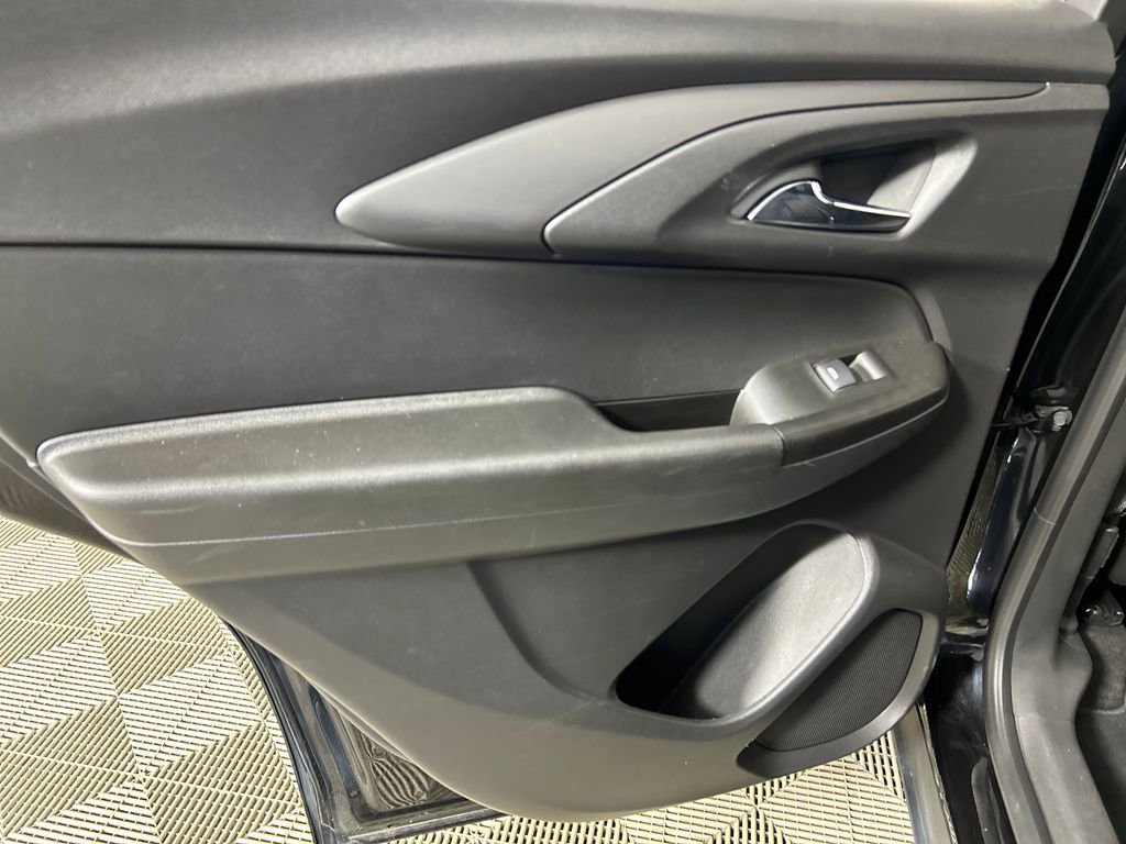 Used 2021 Chevrolet TrailBlazer ACTIV AWD/4WD image 16