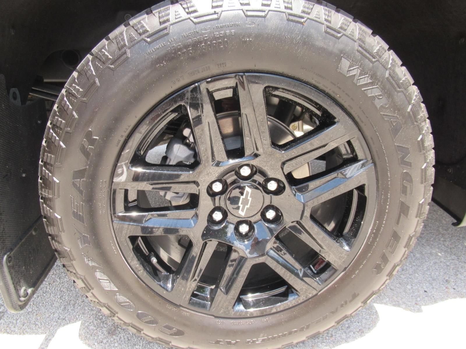 Used 2026 Chevrolet Silverado 1500 High Country w/ Midnight Edition RWD image 8