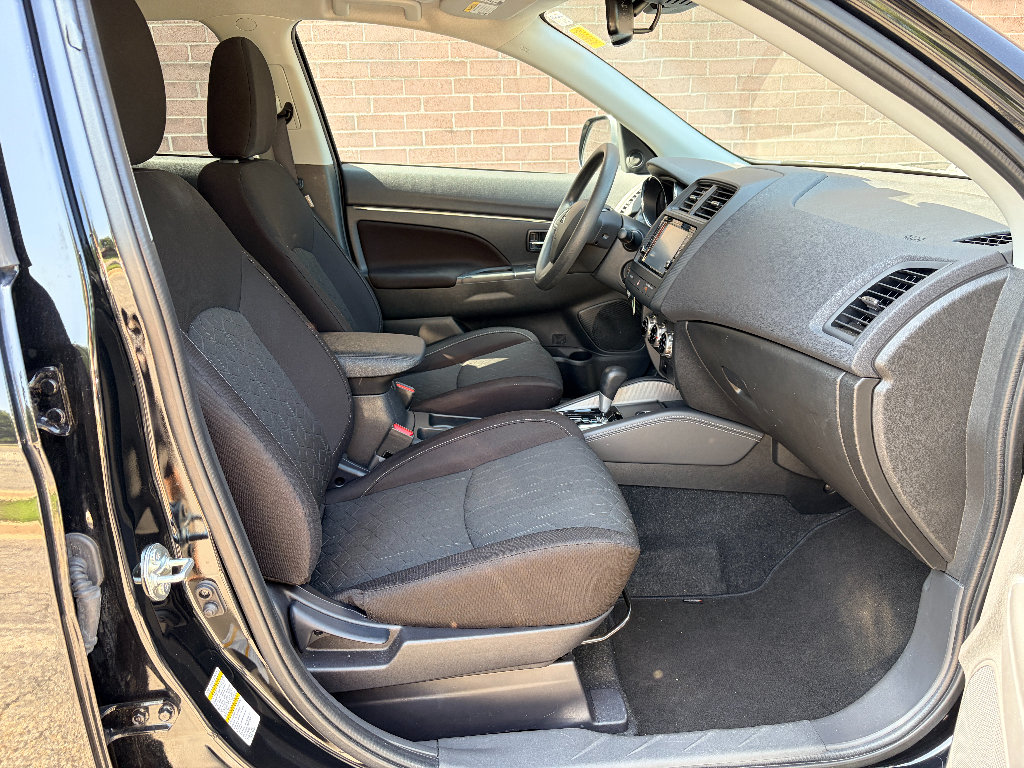 Used 2025 Mitsubishi Outlander Sport ES AWD/4WD image 18