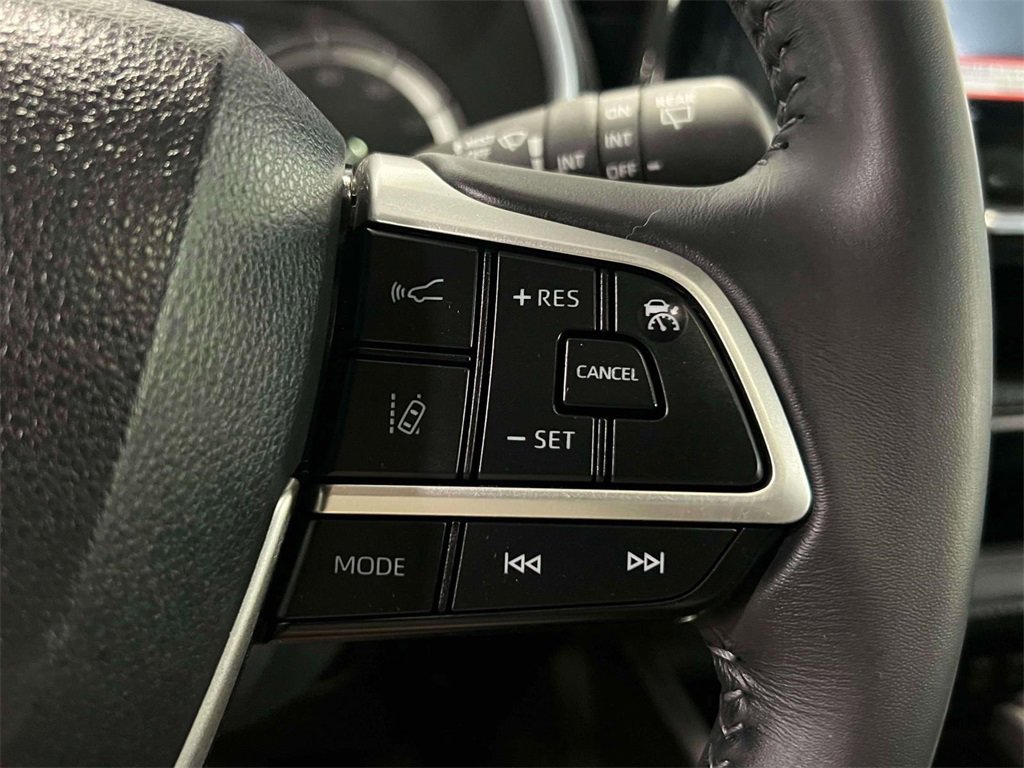 Used 2022 Toyota Highlander XLE image 24