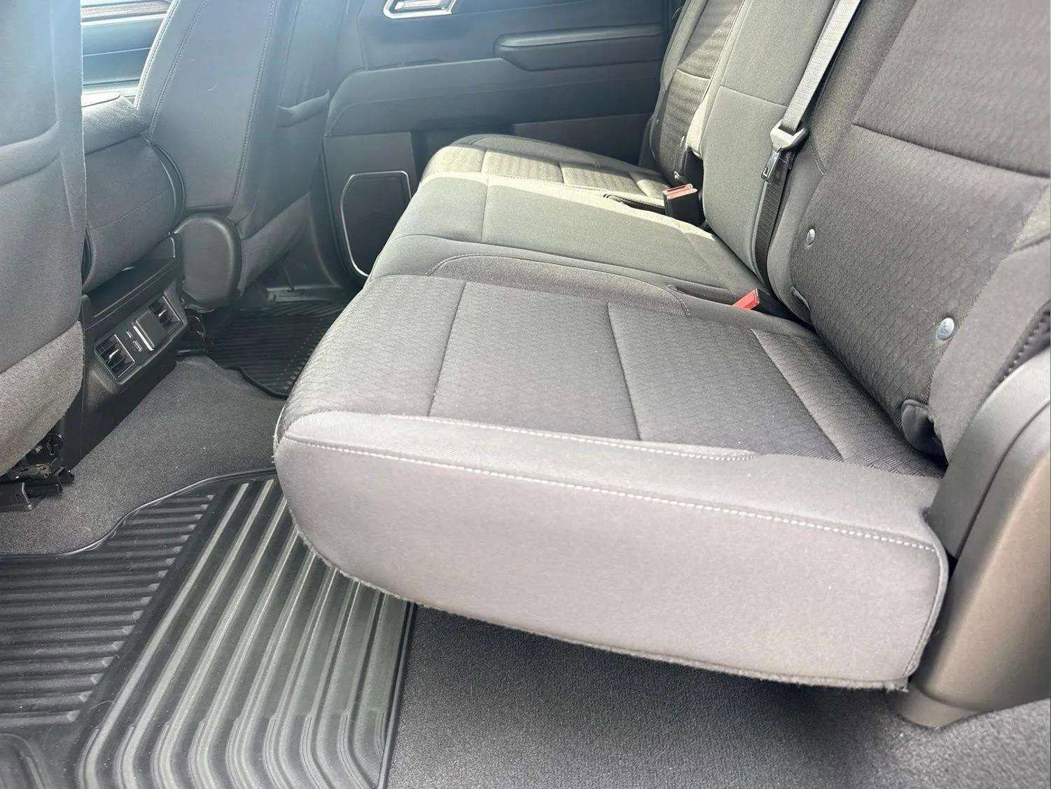 Used 2022 Chevrolet Silverado 1500 LT AWD/4WD image 36
