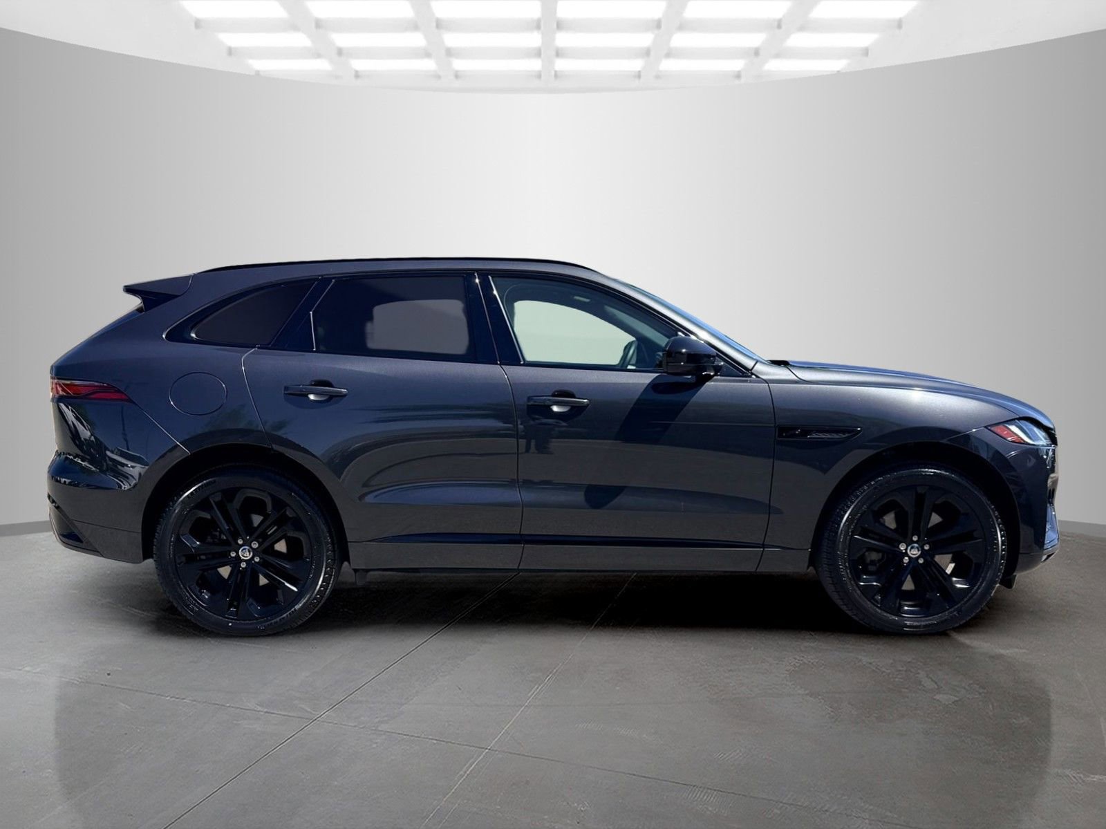 Used 2025 Jaguar F-PACE R-Dynamic S AWD/4WD image 4