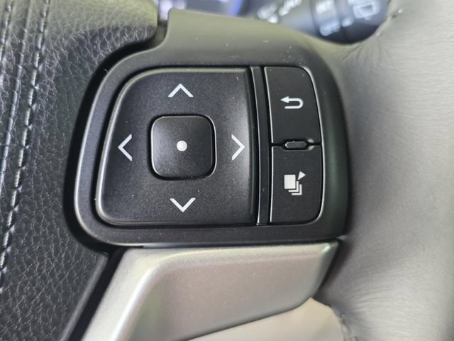 Used 2015 Toyota Highlander XLE FWD image 30