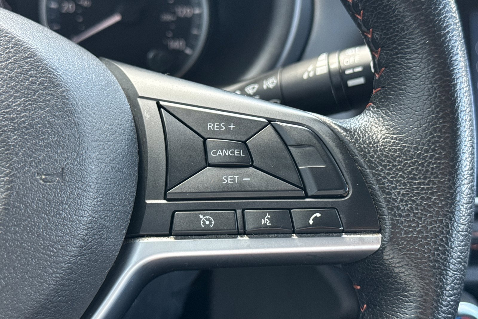 Used 2020 Nissan Kicks SR image 26